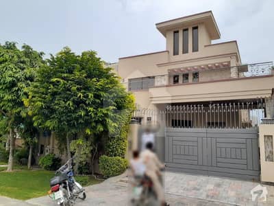 10 Marla Beautiful Bungalow Is Available For Rent 10 Marla Beautiful Bungalow Is Available For Rent