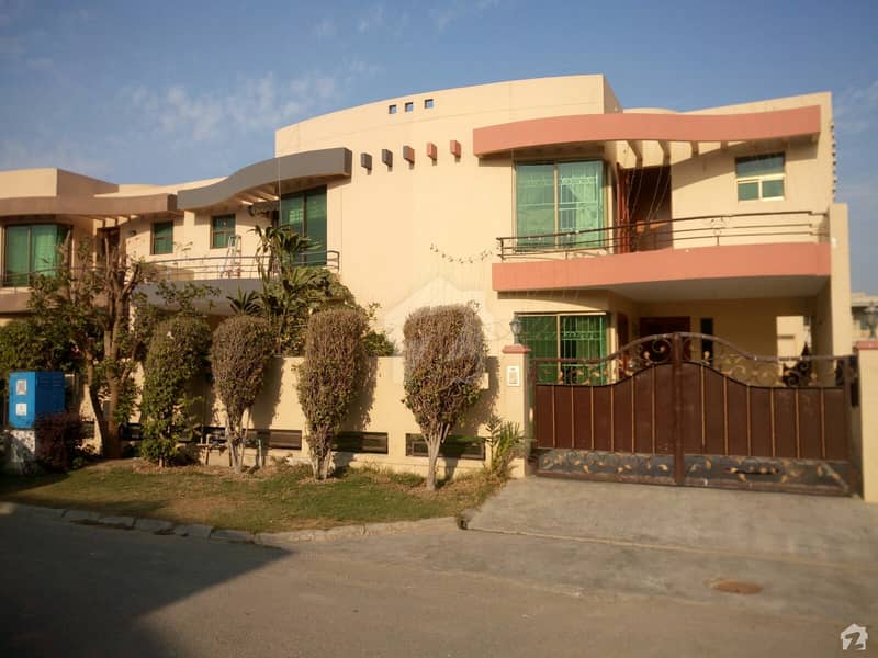 گرین سٹی لاہور میں 3 کمروں کا 10 مرلہ مکان 1. 75 کروڑ میں برائے فروخت۔
