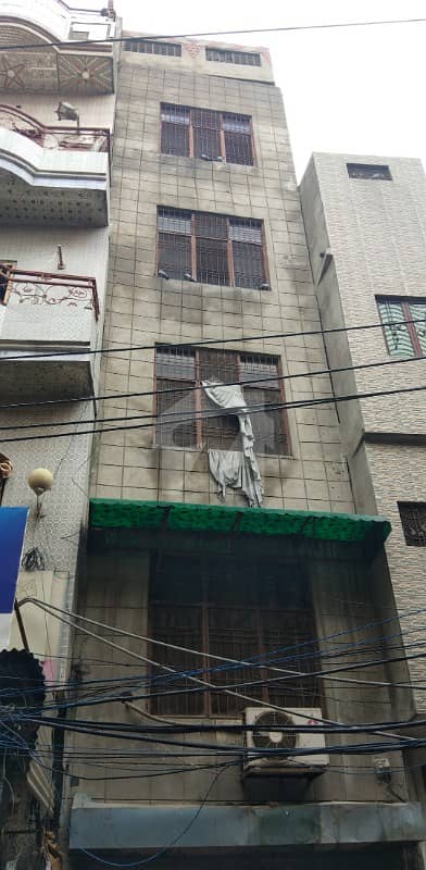 ٹیکسالی گیٹ والڈ سٹی لاہور میں 4 کمروں کا 2 مرلہ مکان 2 کروڑ میں برائے فروخت۔