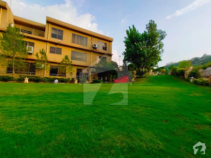1 Kanal House With 1 Kanal Decorated Lawn Available For Sale