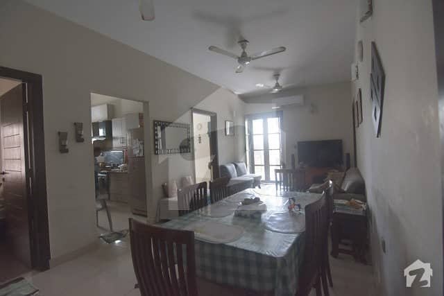 پی ای سی ایچ ایس جمشید ٹاؤن کراچی میں 3 کمروں کا 8 مرلہ بالائی پورشن 2.95 کروڑ میں برائے فروخت۔