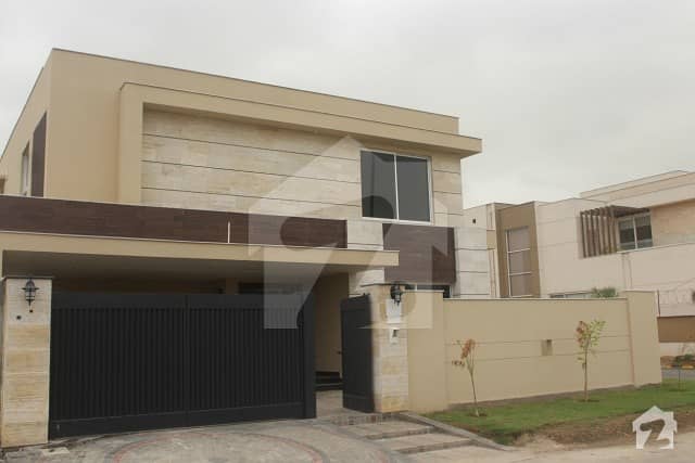 عبداللہ گارڈنز ایسٹ کینال روڈ کینال روڈ فیصل آباد میں 4 کمروں کا 16 مرلہ مکان 4. 25 کروڑ میں برائے فروخت۔