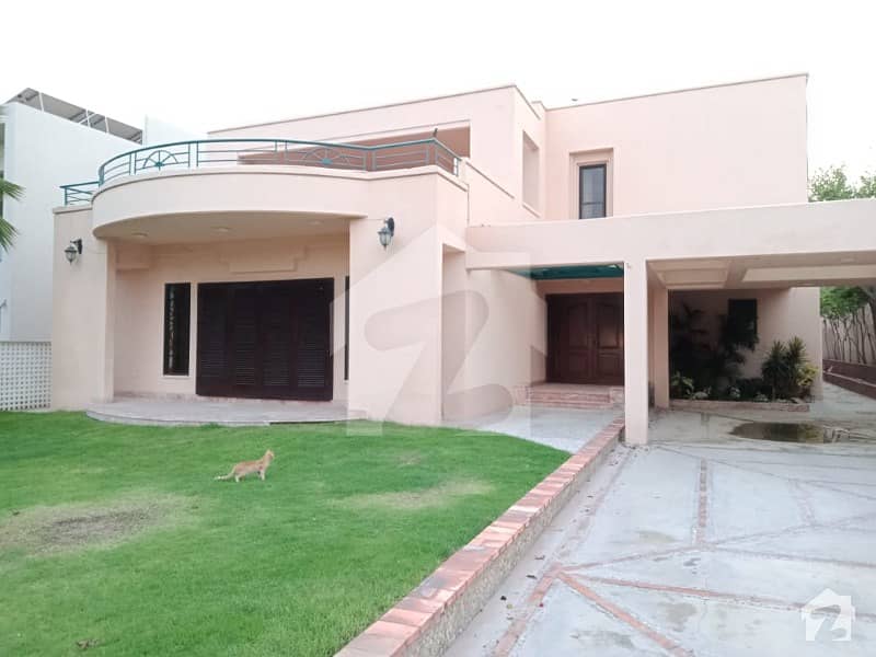 ڈی ایچ اے فیز 5 ڈی ایچ اے کراچی میں 5 کمروں کا 2 کنال مکان 3.7 لاکھ میں کرایہ پر دستیاب ہے۔