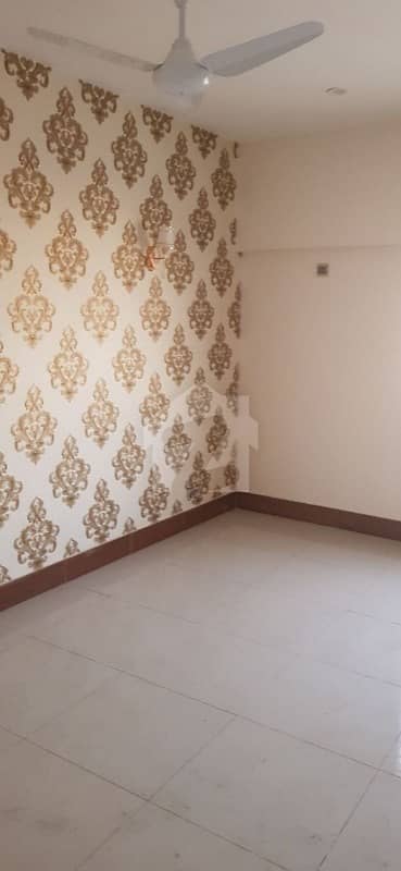 آدم جی نگر گلشنِ اقبال ٹاؤن کراچی میں 5 کمروں کا 9 مرلہ فلیٹ 3 کروڑ میں برائے فروخت۔