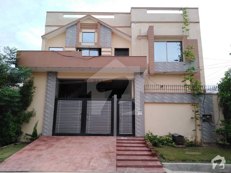 خیابانِ گارڈنز فیصل آباد میں 7 مرلہ مکان 1.6 کروڑ میں برائے فروخت۔