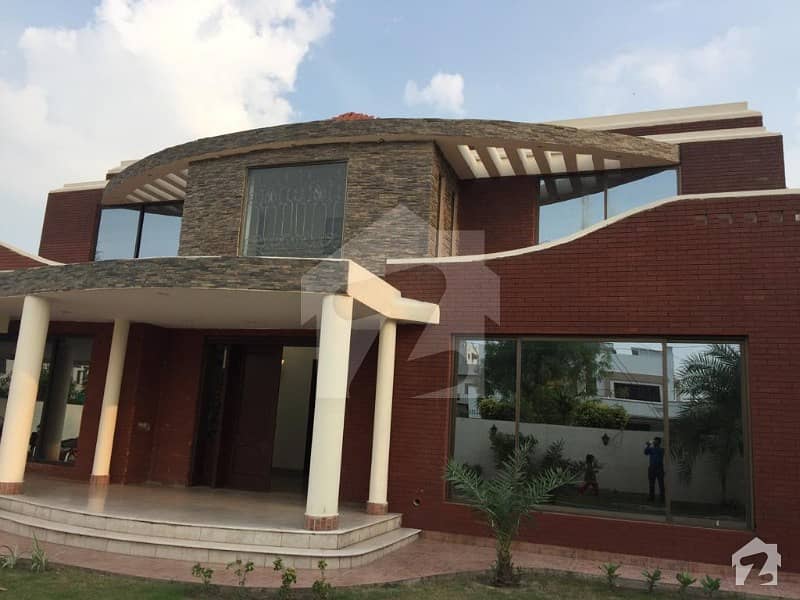2 Kanal Corner Owner Built Cheapest Price Used Bungalow Is Up For Sale On 80 Feet Road