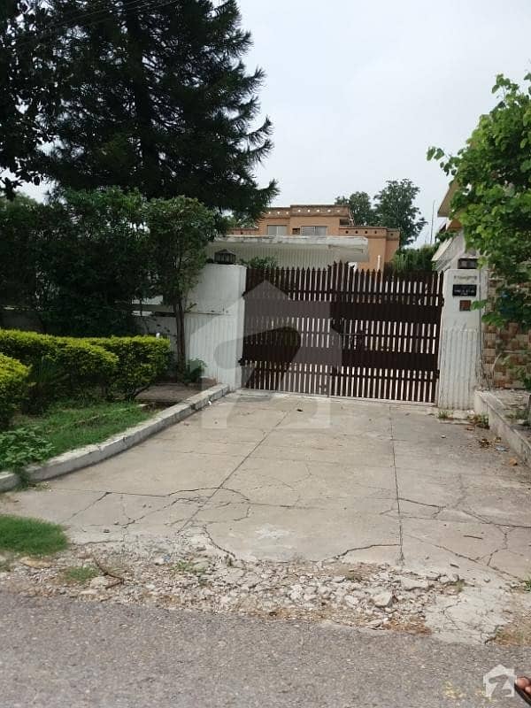 House Main Ibn-e-Sina Road Front Open F9 Park For Urgent Sale