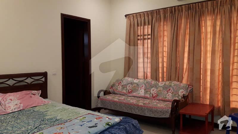 1 Luxury Room Available For Rent Males Females