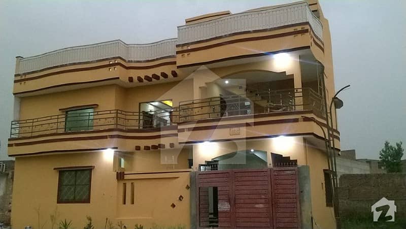 آفیسر کالونیی شامی روڈ پشاور میں 4 کمروں کا 5 مرلہ مکان 1.35 کروڑ میں برائے فروخت۔