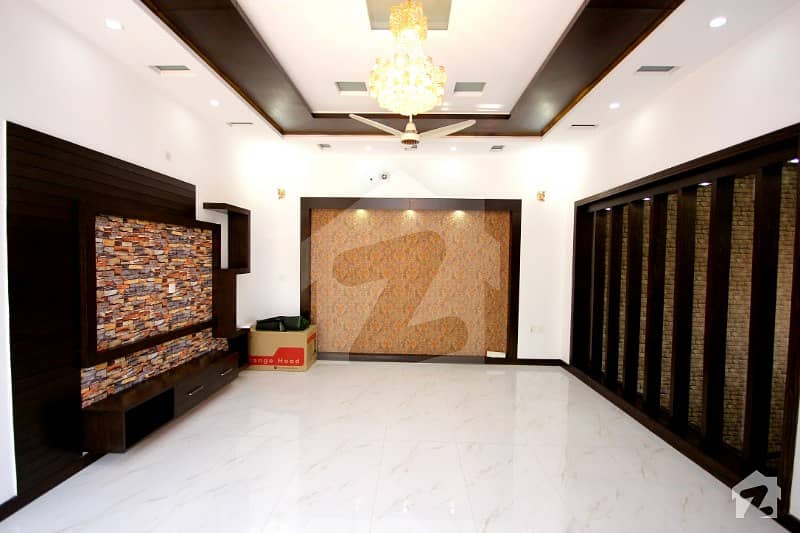 ڈی ایچ اے فیز 6 - بلاک جے فیز 6 ڈیفنس (ڈی ایچ اے) لاہور میں 5 کمروں کا 1 کنال مکان 4. 66 کروڑ میں برائے فروخت۔