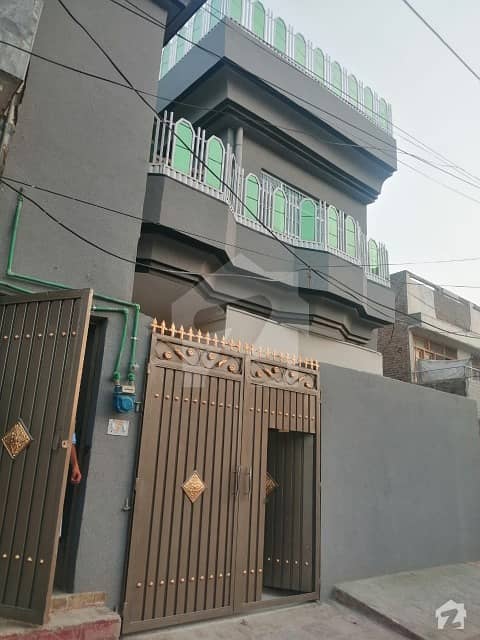 حیات آباد فیز 1 حیات آباد پشاور میں 6 کمروں کا 5 مرلہ مکان 1. 6 کروڑ میں برائے فروخت۔