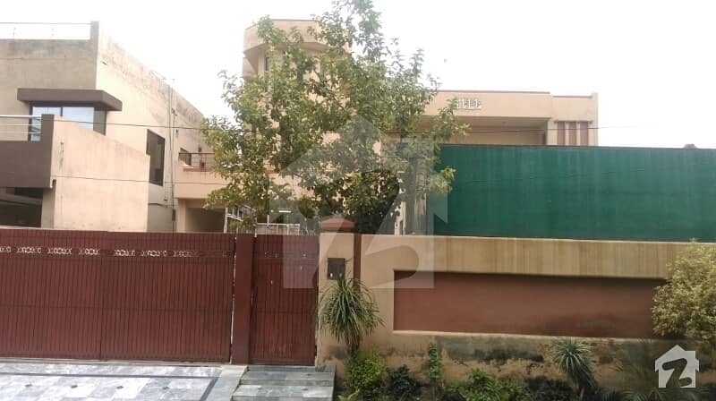 محافظ ٹاؤن فیز 1 - بلاک اے محافظ ٹاؤن فیز 1 محافظ ٹاؤن لاہور میں 3 کمروں کا 1 کنال بالائی پورشن 30 ہزار میں کرایہ پر دستیاب ہے۔