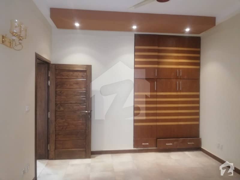 14 Marla Hot Location house on best Price in M  1 Lake City