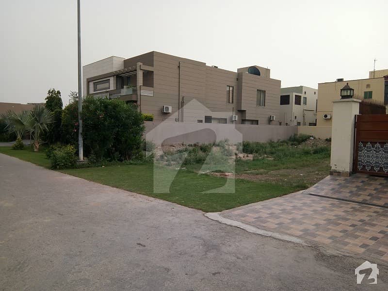 1 Kanal Plot Available At Central Location Near Beautiful Park And Commercial