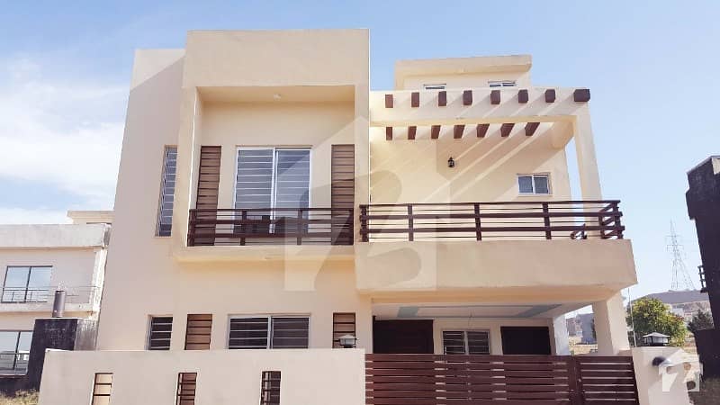 بحریہ ٹاؤن فیز 8 بحریہ ٹاؤن راولپنڈی راولپنڈی میں 5 کمروں کا 7 مرلہ مکان 1.31 کروڑ میں برائے فروخت۔