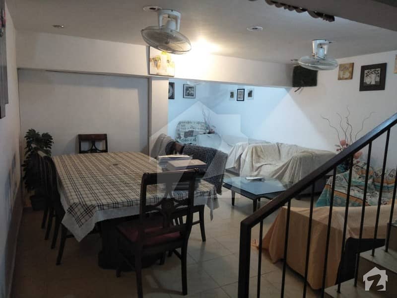 ڈی ایچ اے فیز 8 ڈی ایچ اے کراچی میں 4 کمروں کا 5 مرلہ مکان 90 ہزار میں کرایہ پر دستیاب ہے۔