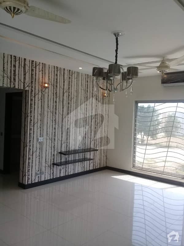 1 Kanal Slightly Used Bungalow For Sale In Phase 4