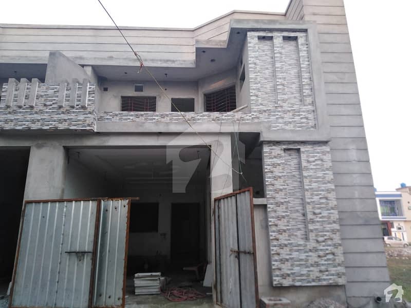 کشمیر روڈ سیالکوٹ میں 5 مرلہ مکان 1.25 کروڑ میں برائے فروخت۔