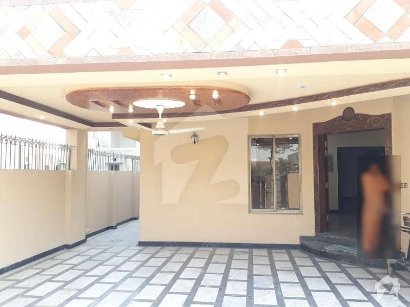 1 Kanal Beautiful Single Storey House Is Up For Rent At Hot Location