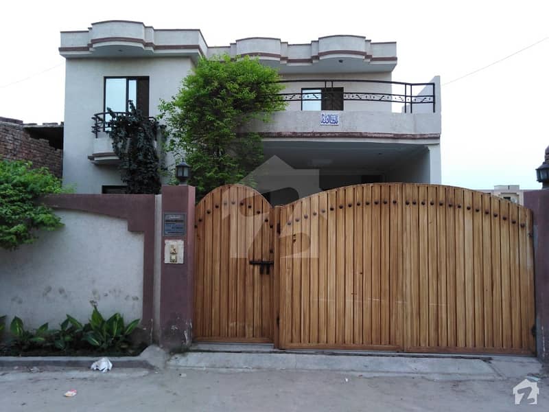 نشیمن کالونی ملتان میں 4 کمروں کا 10 مرلہ مکان 1. 2 کروڑ میں برائے فروخت۔