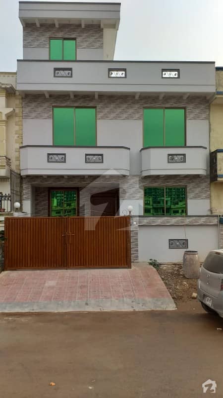 گلبرگ اسلام آباد میں 4 کمروں کا 4 مرلہ مکان 1. 62 کروڑ میں برائے فروخت۔