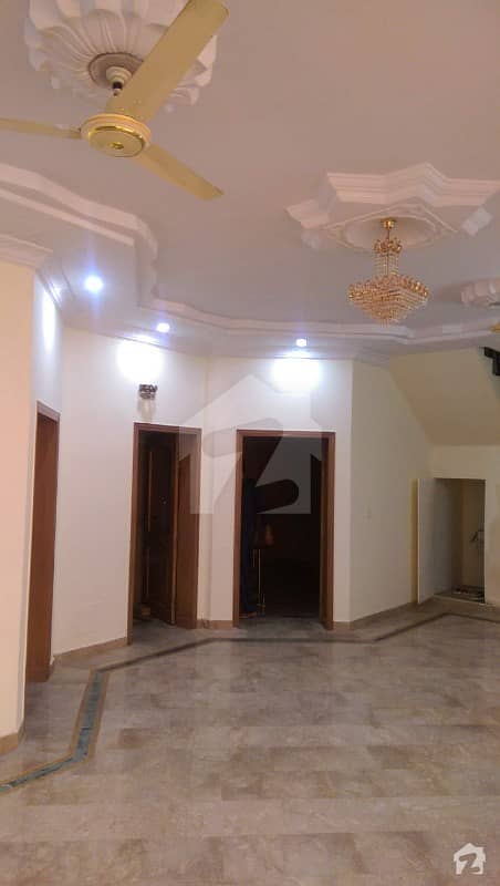 جی ۔ 13/4 جی ۔ 13 اسلام آباد میں 6 کمروں کا 11 مرلہ مکان 3.1 کروڑ میں برائے فروخت۔