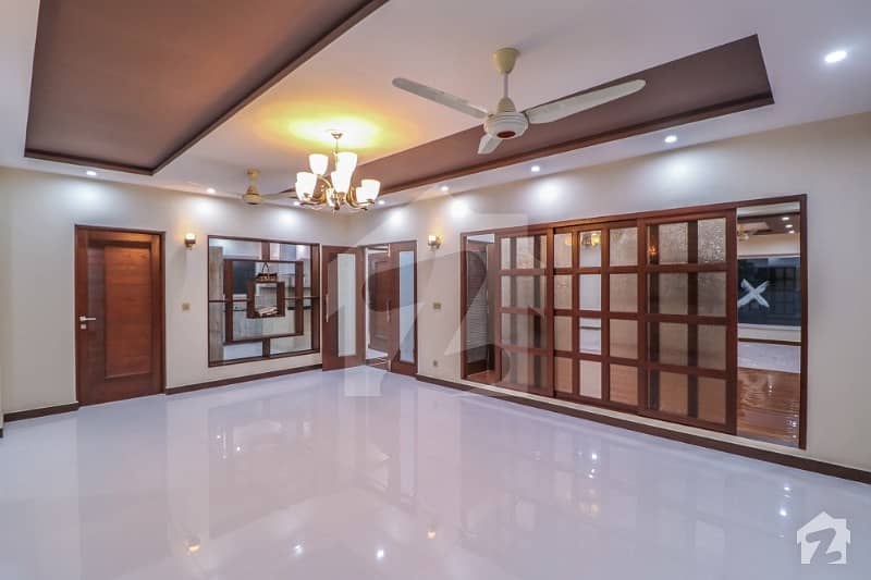 Solid Owner Build 1 Kanal Spectacular Bungalow For Sale