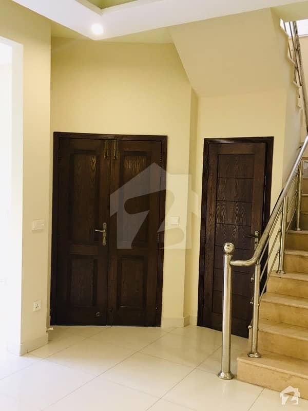 ڈی ایچ اے فیز 6 - بلاک ڈی فیز 6 ڈیفنس (ڈی ایچ اے) لاہور میں 3 کمروں کا 5 مرلہ مکان 1. 38 کروڑ میں برائے فروخت۔