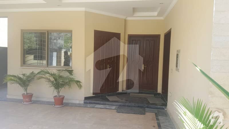E-11 400 Sq Yard 6 Bedroom House  For Sale