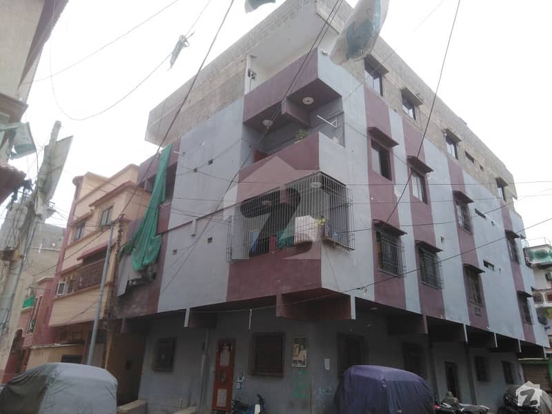 واحد آباد لیاقت آباد کراچی میں 2 کمروں کا 3 مرلہ بالائی پورشن 31 لاکھ میں برائے فروخت۔