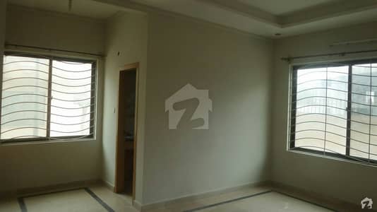 Here Is A Good Opportunity To Live In A Well-Built House Here Is A Good Opportunity To Live In A Well-Built House