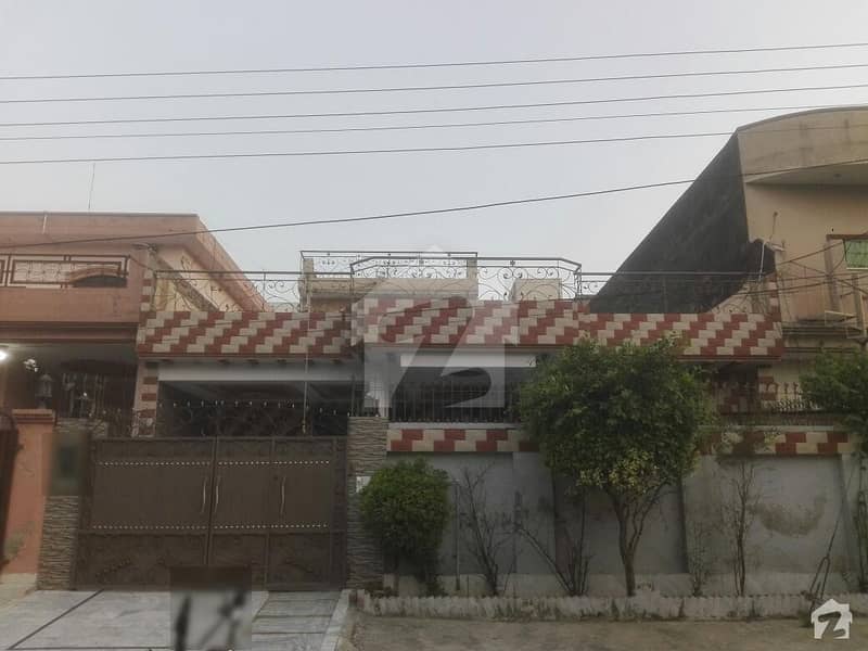 مرغزار آفیسرز کالونی ۔ بلاک این مرغزار آفیسرز کالونی لاہور میں 3 کمروں کا 10 مرلہ مکان 1. 3 کروڑ میں برائے فروخت۔