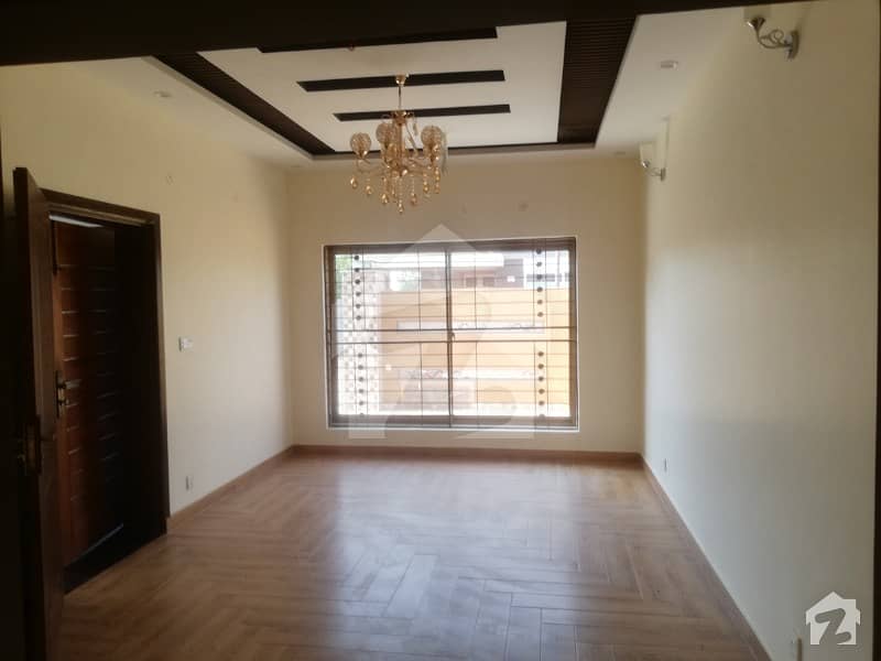 10 Marla Double Story brand New House for Sale in M  5 Lake City
