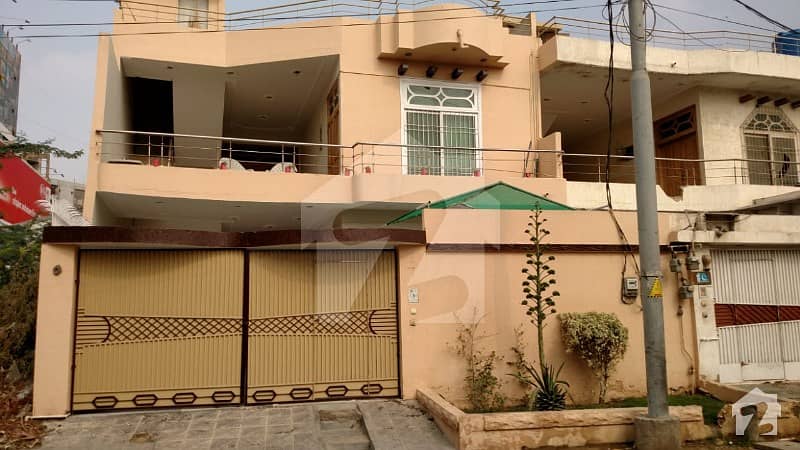 گلشنِ اقبال ٹاؤن کراچی میں 8 کمروں کا 15 مرلہ مکان 4.75 کروڑ میں برائے فروخت۔