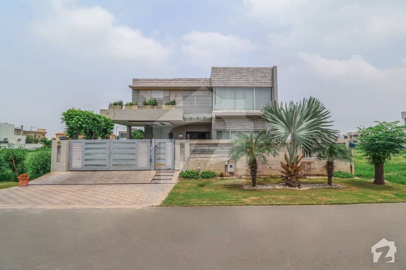 Most Beautiful 1 Kanal Bungalow For Sale In Phase 6 Near Park