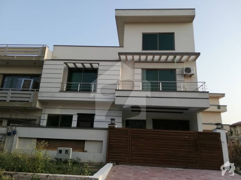 30x60 Lavish house for Sale in G13 Islamabad