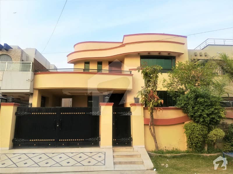 Leads Presenting 10 Marla  Solid Construction Prim Location House Near Dha Phase 4
