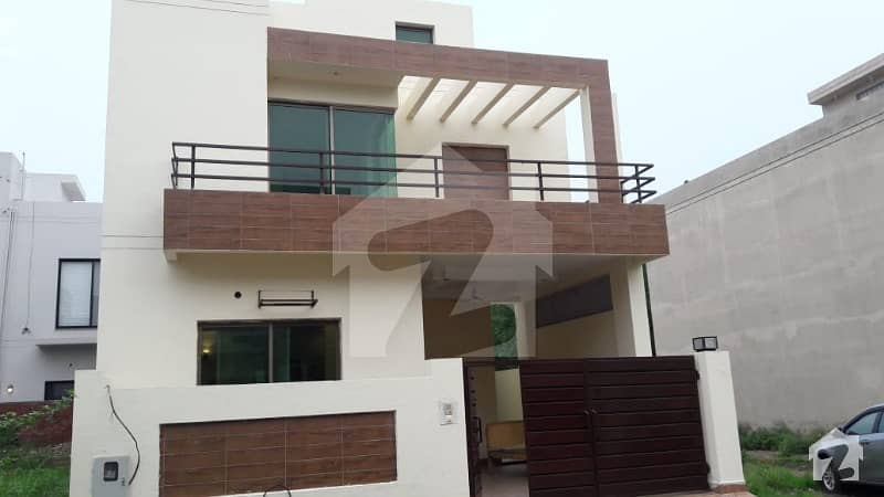 5 Marla Attractive House available for Rent in DHA Phase 6