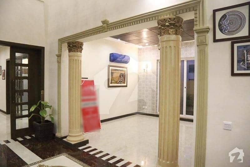 ائیر ایوینیو ڈی ایچ اے فیز 8 ڈی ایچ اے ڈیفینس لاہور میں 5 کمروں کا 1 کنال مکان 4. 4 کروڑ میں برائے فروخت۔