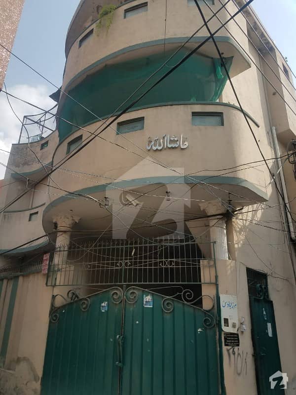 الفیصل ٹاؤن لاہور میں 5 کمروں کا 7 مرلہ مکان 1.5 کروڑ میں برائے فروخت۔