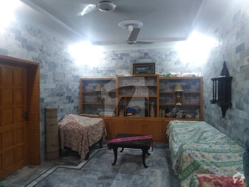 حیات آباد فیز 6 - ایف6 حیات آباد فیز 6 حیات آباد پشاور میں 3 کمروں کا 10 مرلہ بالائی پورشن 45 ہزار میں کرایہ پر دستیاب ہے۔