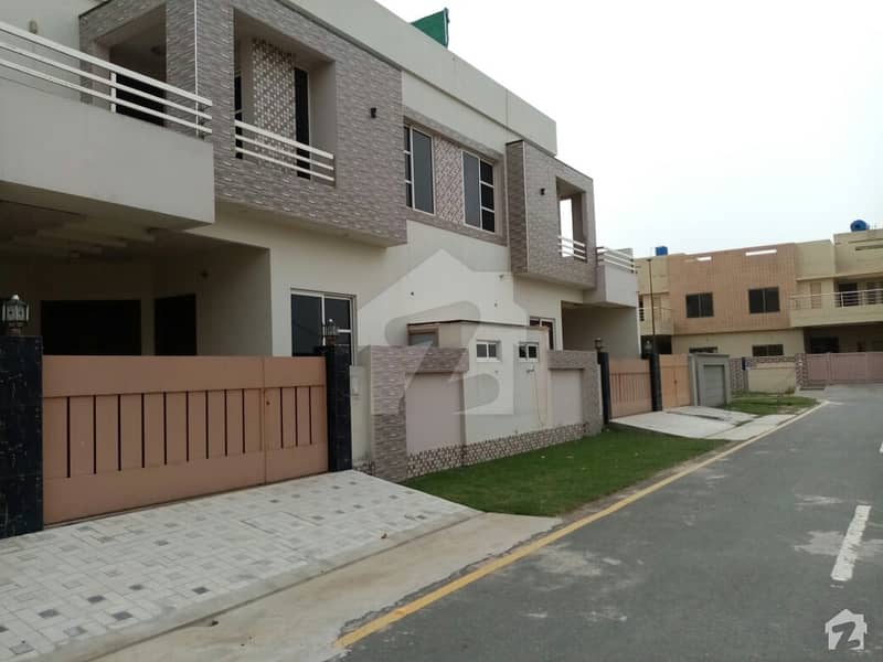 جھنگ روڈ فیصل آباد میں 8 مرلہ مکان 1. 25 کروڑ میں برائے فروخت۔