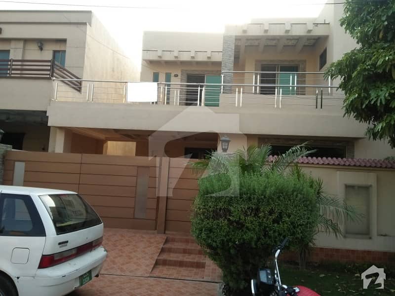 10 Marla Beautiful Facing Park House For Sale With Best Offer