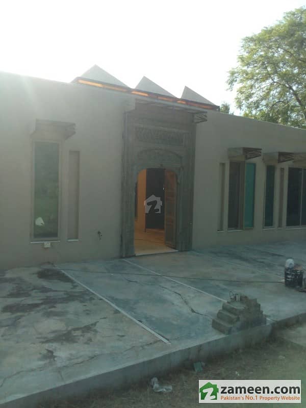 8 Kanal Farm House Gated Covered Area For Sale In Bedian Road