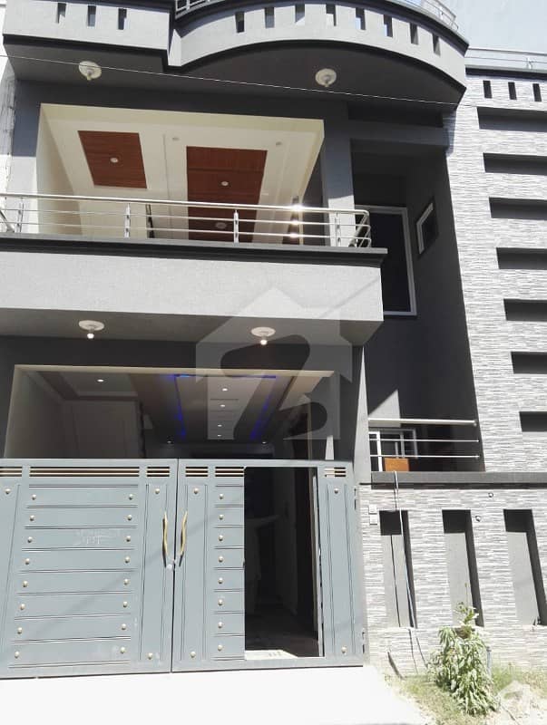 پارک روڈ اسلام آباد میں 4 کمروں کا 5 مرلہ مکان 1. 6 کروڑ میں برائے فروخت۔