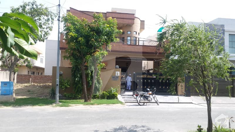 Lahore Grande Excellent Location Used 10 Marla Luxury House For Sale