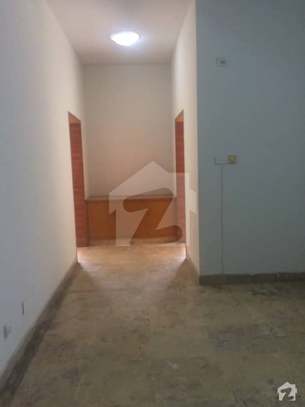 G-10/2 1 Kanal 3 Bed With 2 Bath 500 Sq Yd Upper Portion Available For Rent