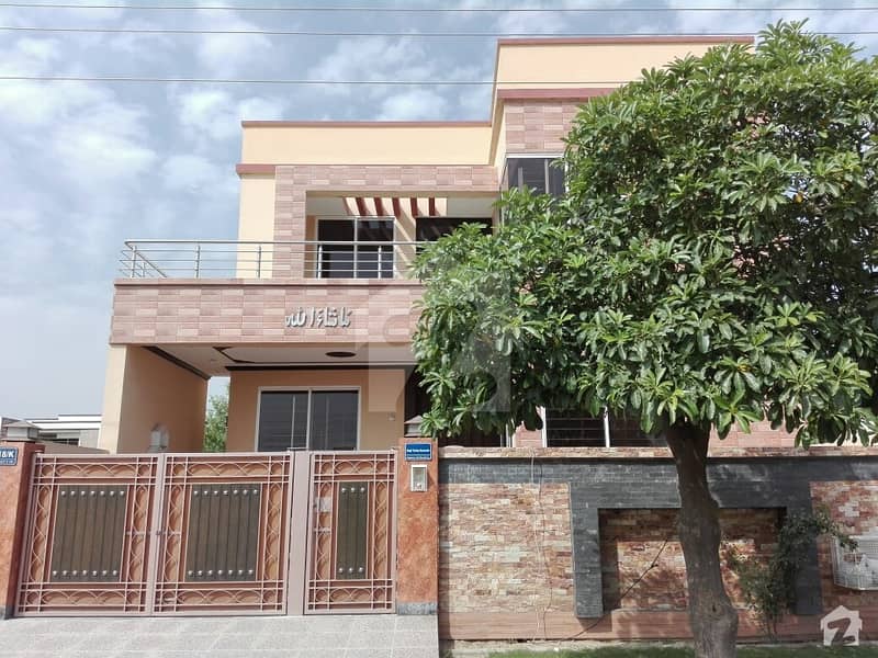 واپڈا سٹی فیصل آباد میں 4 کمروں کا 10 مرلہ مکان 1. 3 کروڑ میں برائے فروخت۔