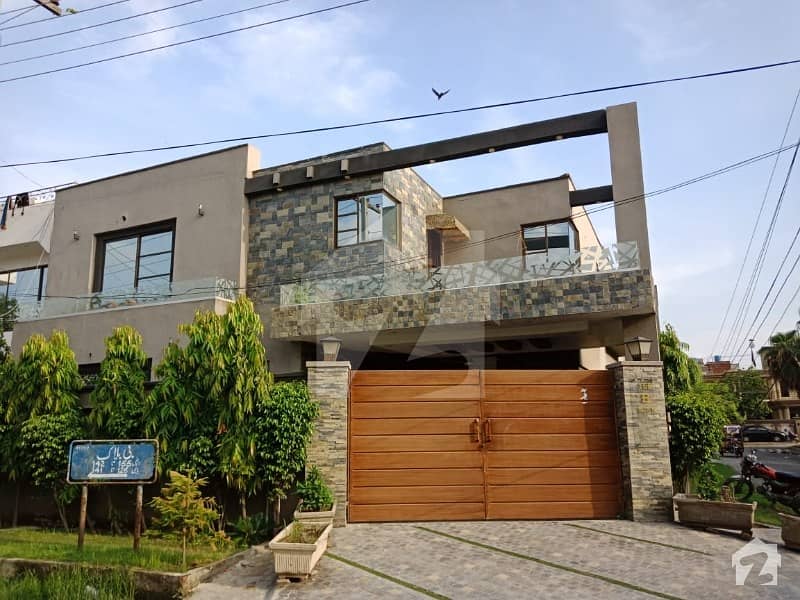 1 Kanal   House Is Available For Sale At  Revenue Society  Block B At Prime Location