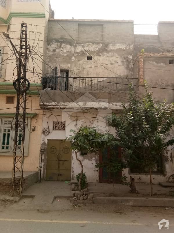 گلستان کالونی نمبر 1 فیصل آباد میں 6 کمروں کا 4 مرلہ مکان 70 لاکھ میں برائے فروخت۔